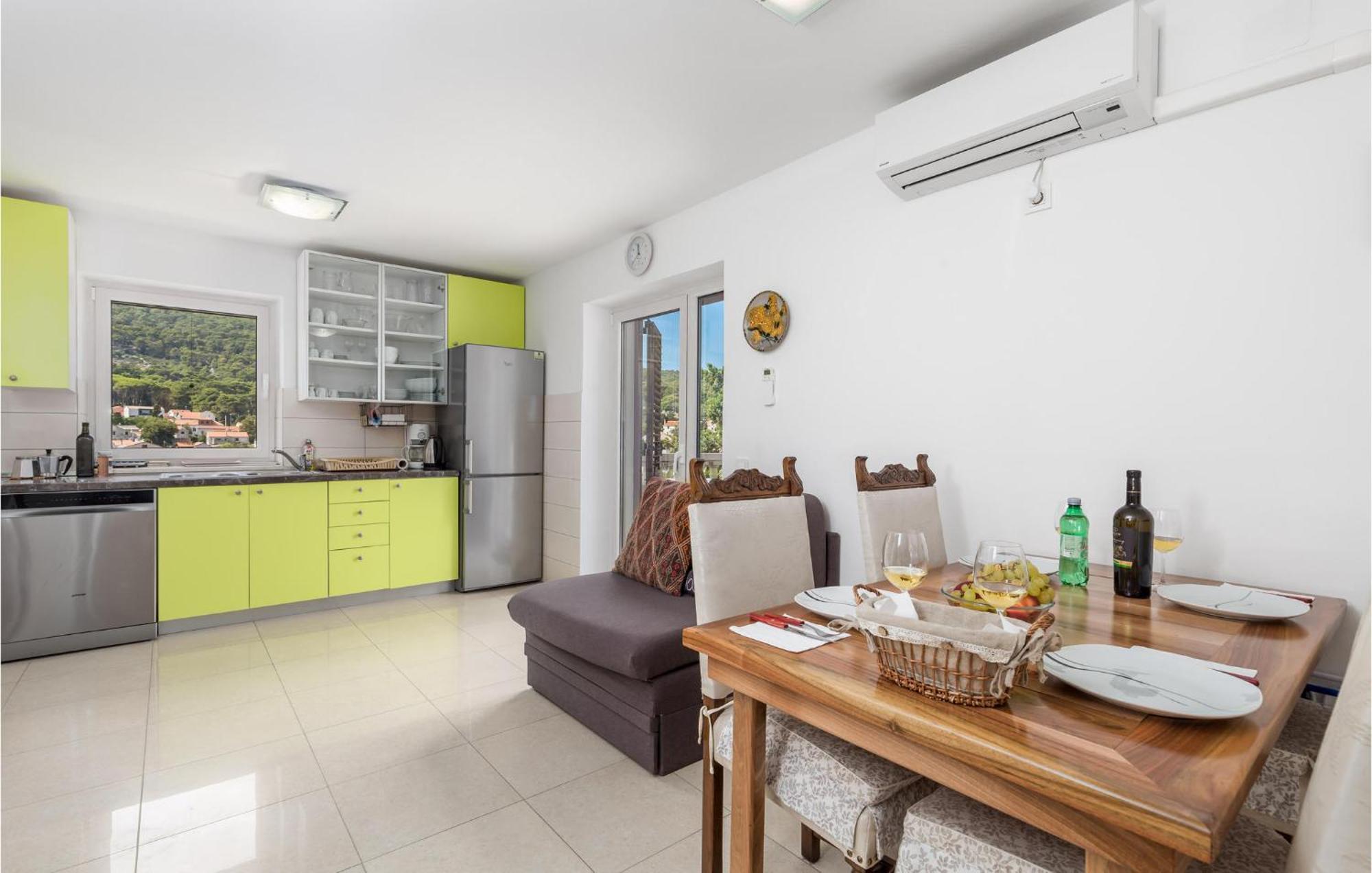 2 Bedroom Awesome Apartment In Veli Lošinj 外观 照片