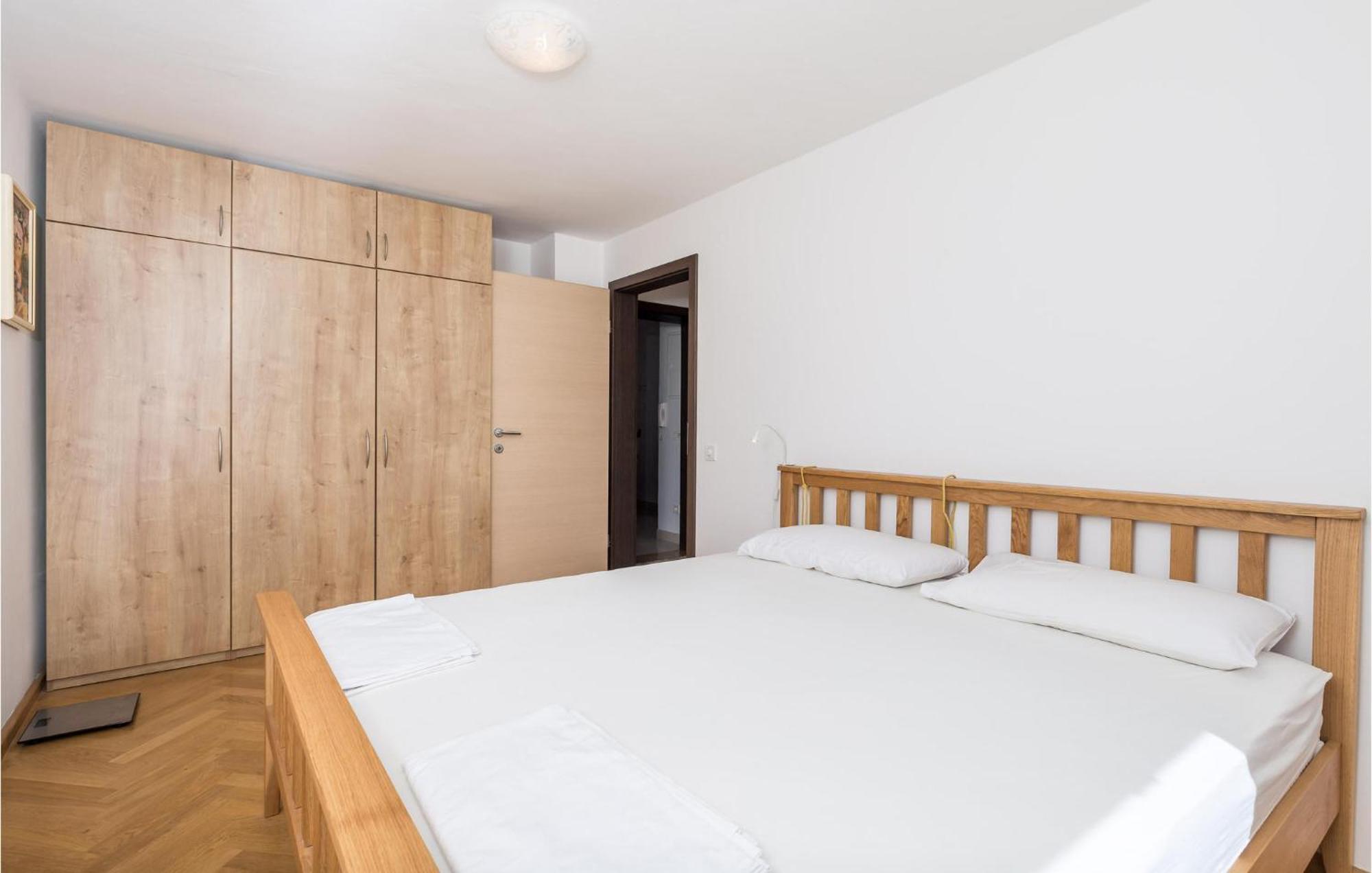 2 Bedroom Awesome Apartment In Veli Lošinj 外观 照片
