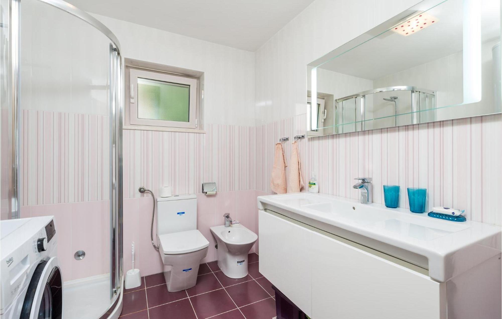 2 Bedroom Awesome Apartment In Veli Lošinj 外观 照片