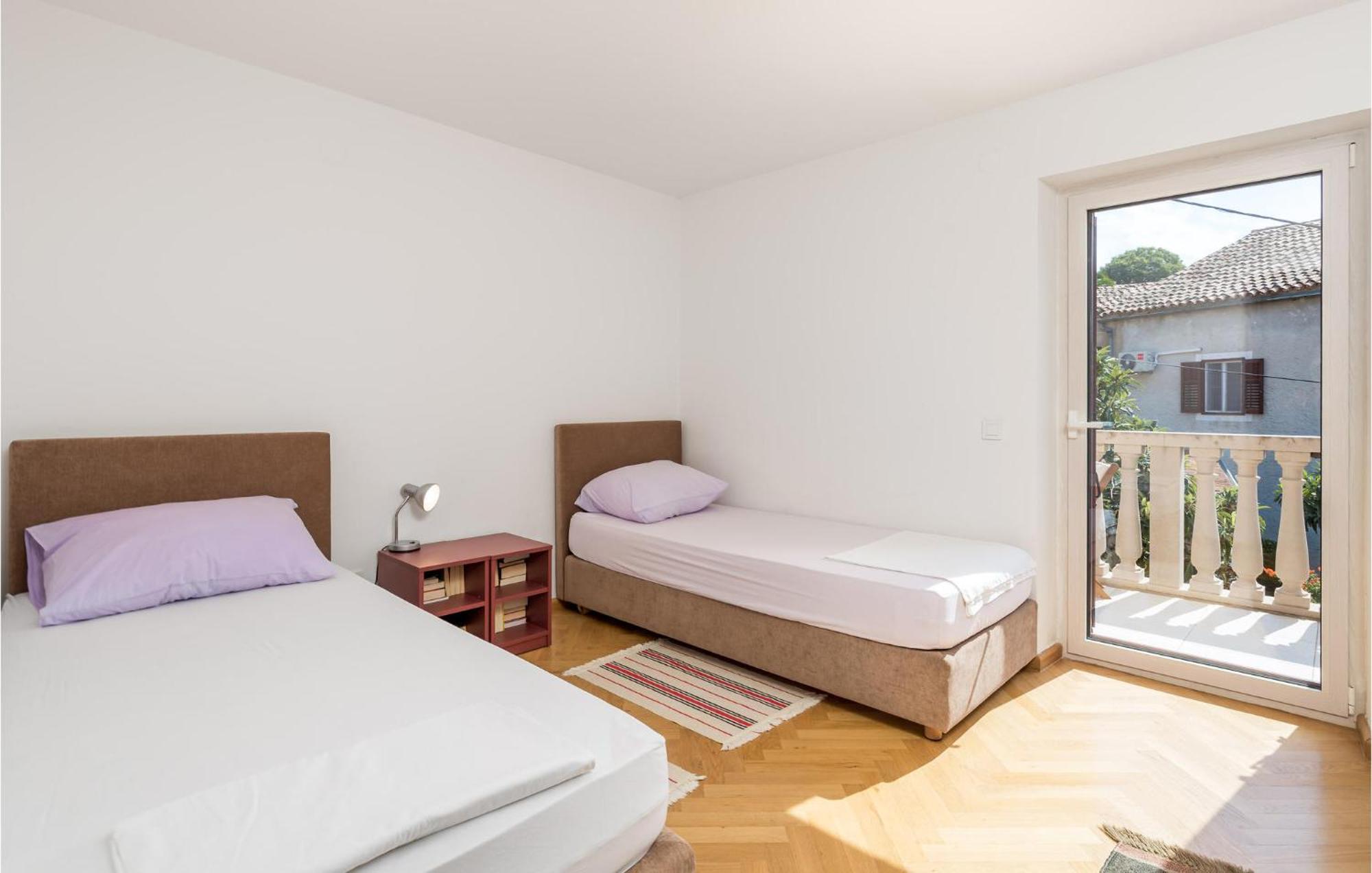 2 Bedroom Awesome Apartment In Veli Lošinj 外观 照片