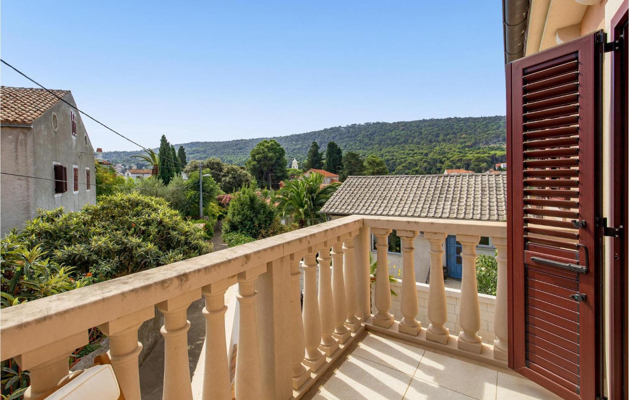 2 Bedroom Awesome Apartment In Veli Lošinj 外观 照片
