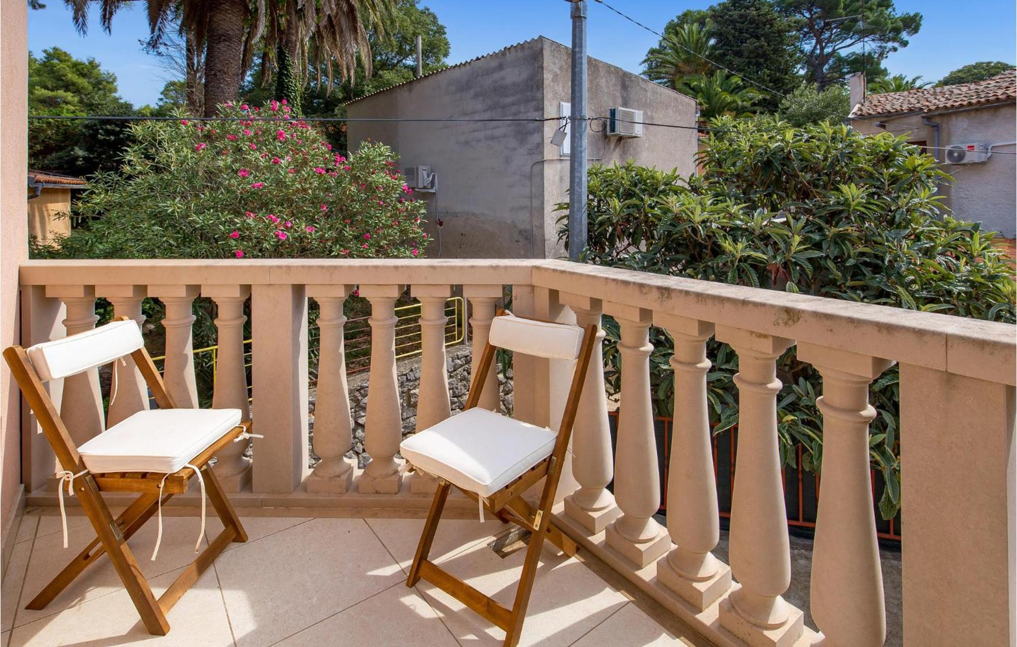 2 Bedroom Awesome Apartment In Veli Lošinj 外观 照片
