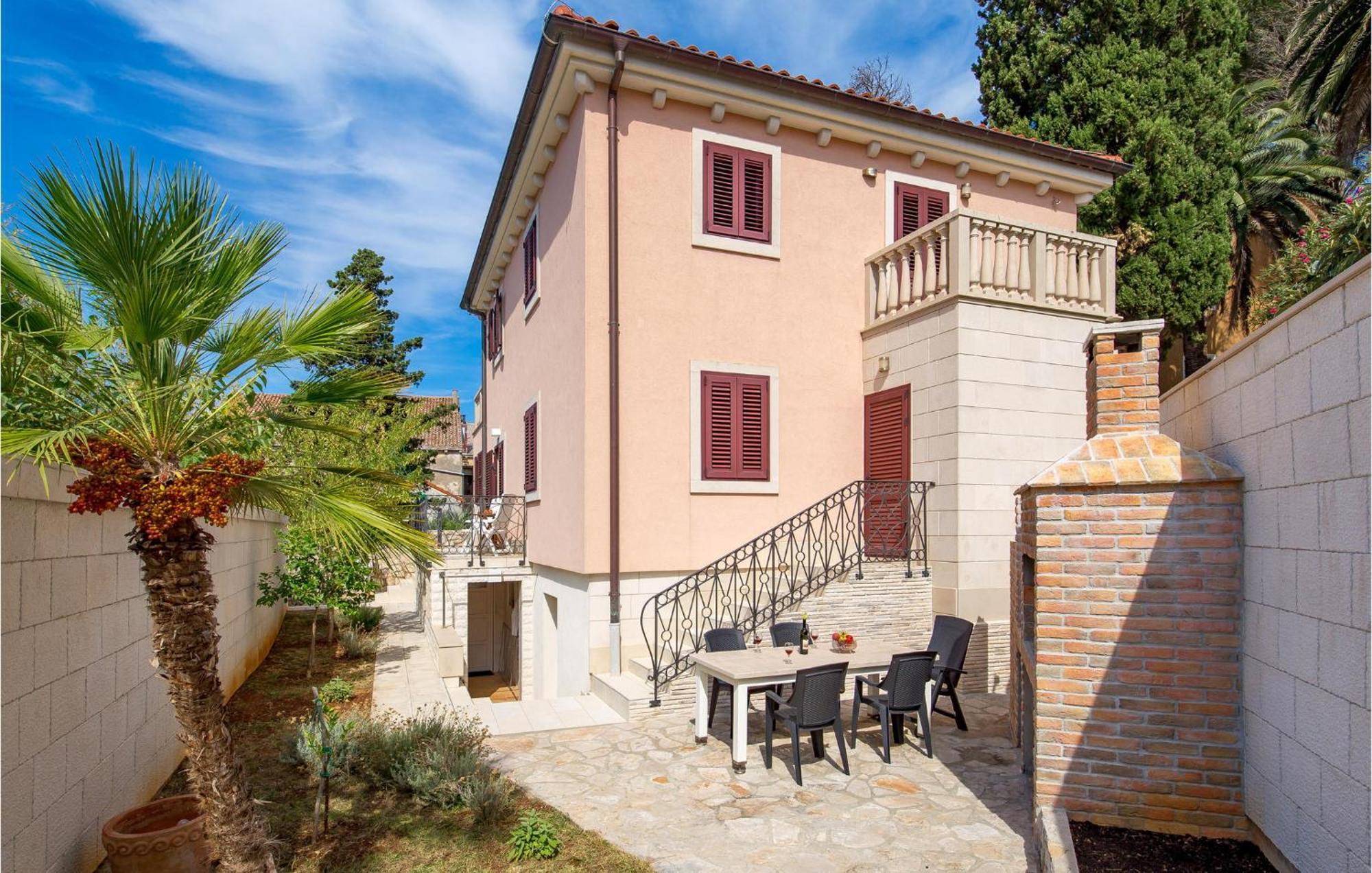 2 Bedroom Awesome Apartment In Veli Lošinj 外观 照片