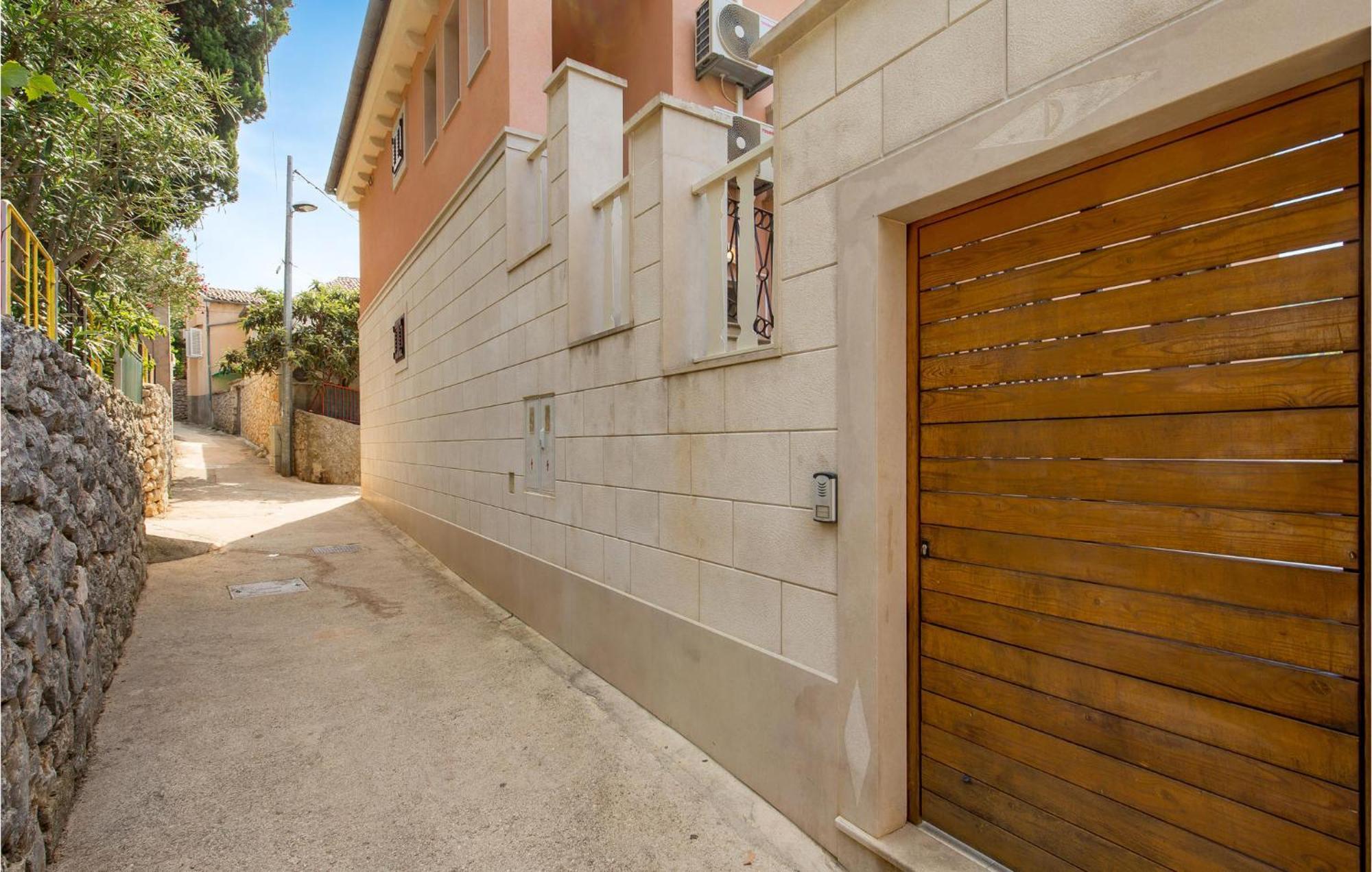 2 Bedroom Awesome Apartment In Veli Lošinj 外观 照片