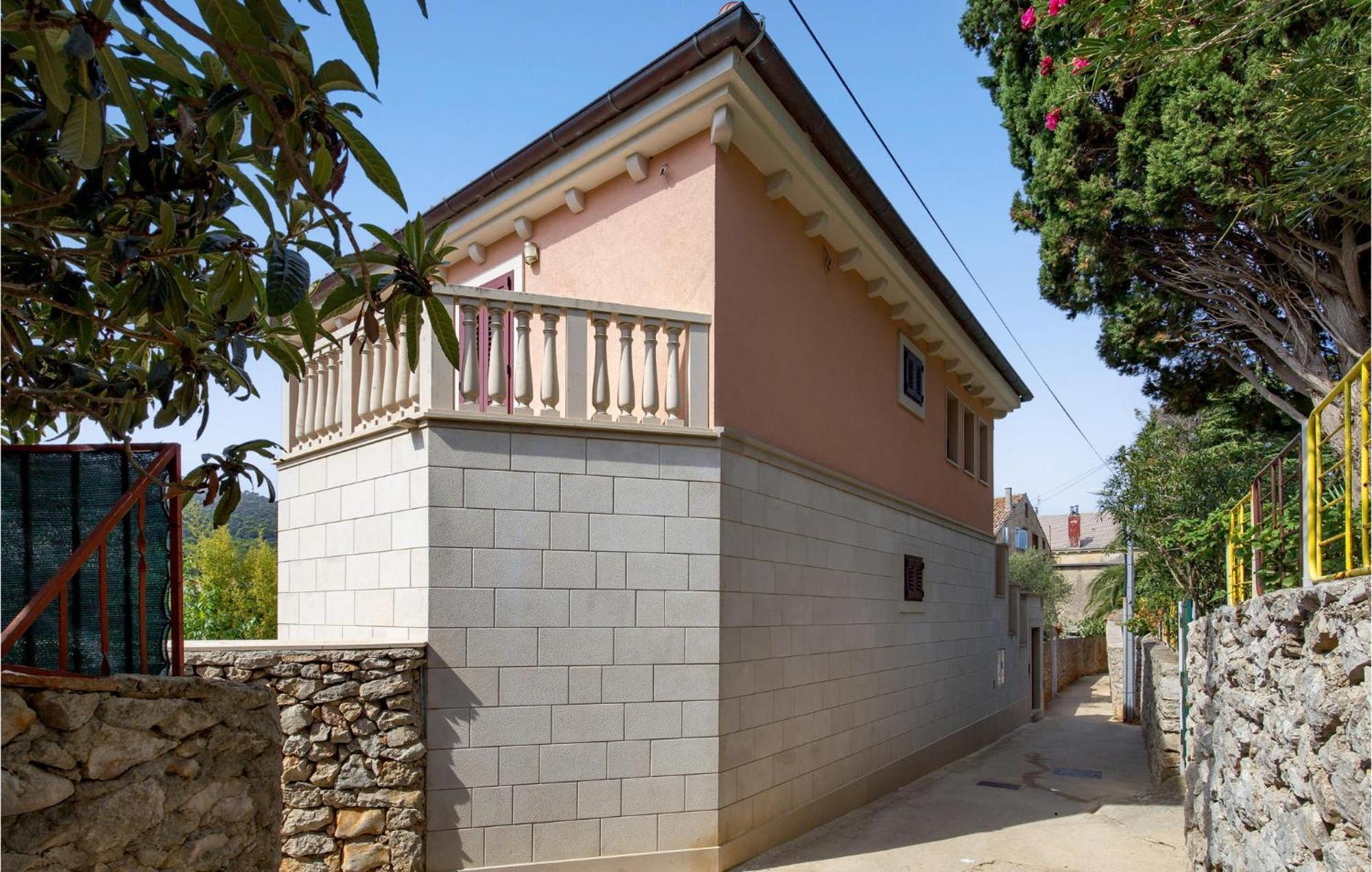 2 Bedroom Awesome Apartment In Veli Lošinj 外观 照片