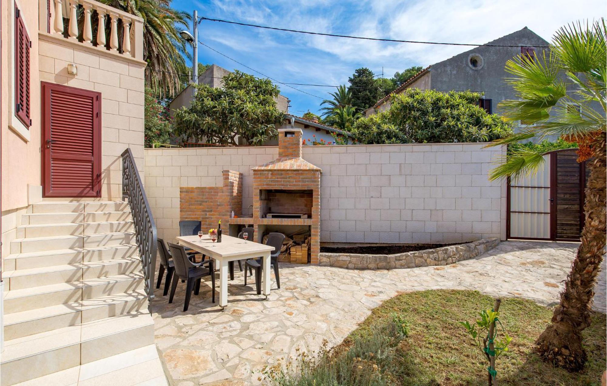2 Bedroom Awesome Apartment In Veli Lošinj 外观 照片